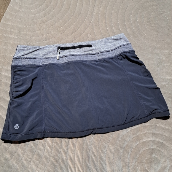Lululemon skort, sz 6 - Picture 3 of 3